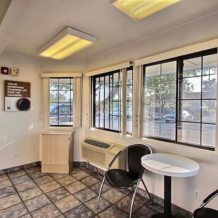Motel 6 Milwaukee West - Brookfield Bagian luar foto