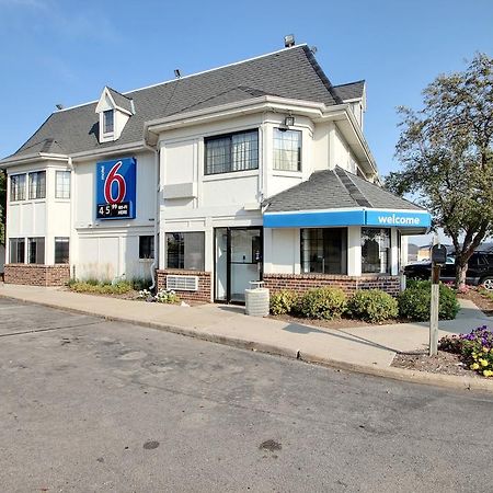 Motel 6 Milwaukee West - Brookfield Bagian luar foto