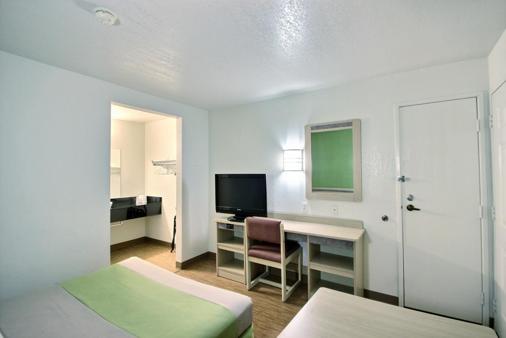 Motel 6 Milwaukee West - Brookfield Ruang foto