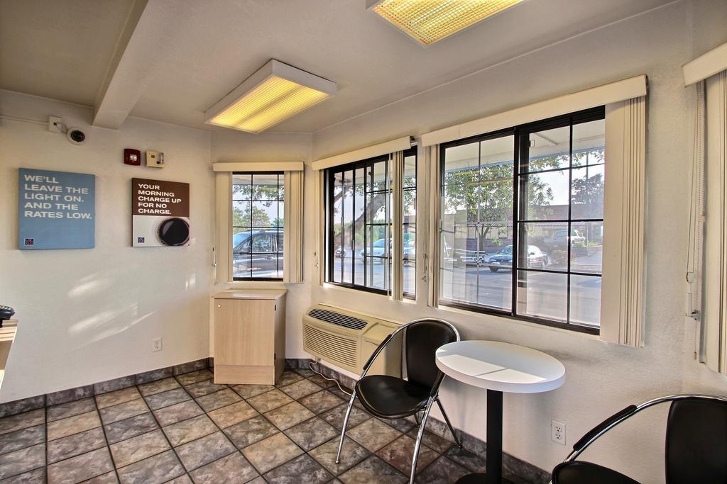 Motel 6 Milwaukee West - Brookfield Bagian luar foto