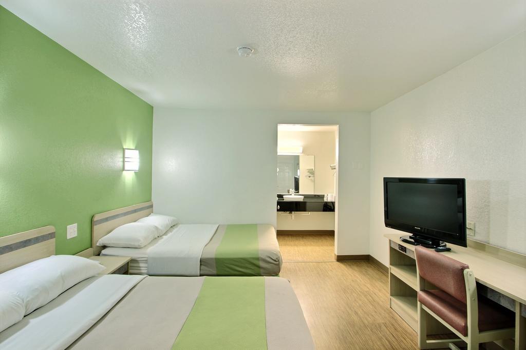 Motel 6 Milwaukee West - Brookfield Bagian luar foto