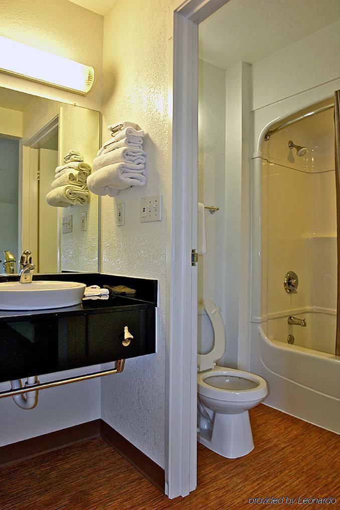 Motel 6 Milwaukee West - Brookfield Bagian luar foto