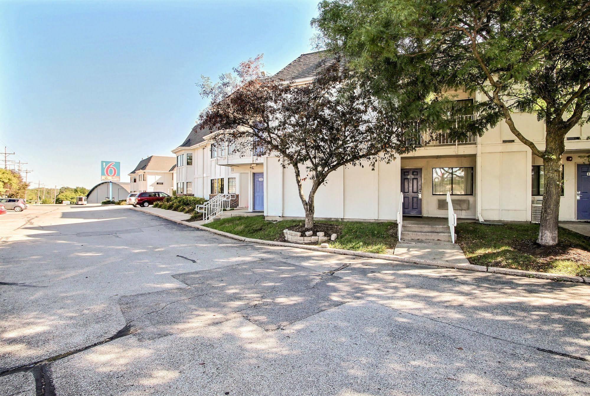 Motel 6 Milwaukee West - Brookfield Bagian luar foto