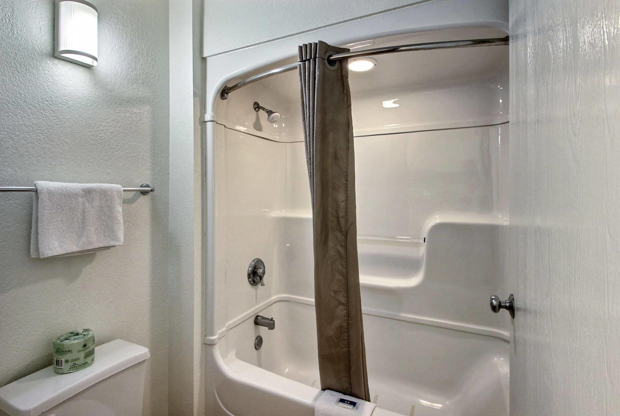 Motel 6 Milwaukee West - Brookfield Bagian luar foto